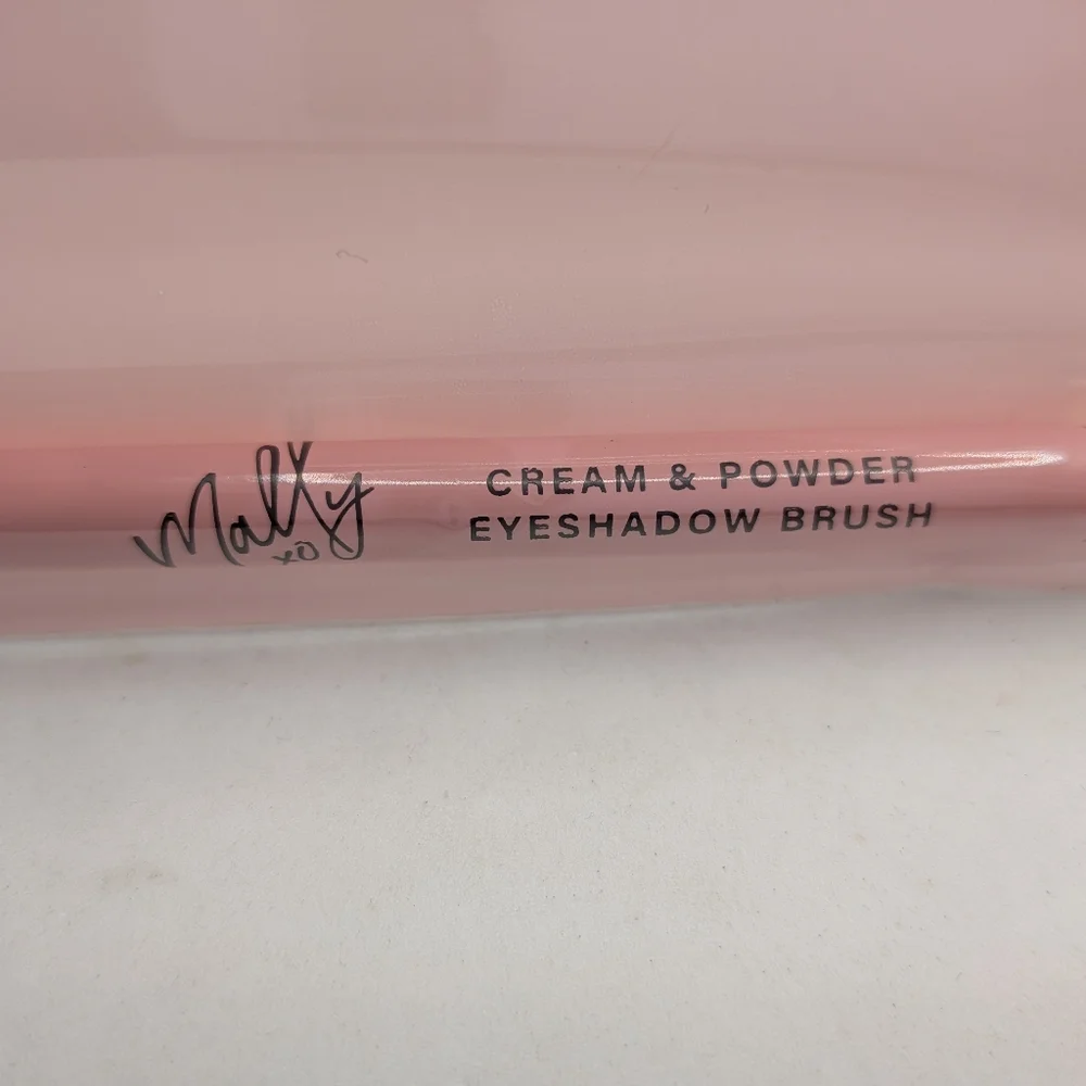 Mally Beauty Dual-Use Eyeshadow Brush - Pink‎